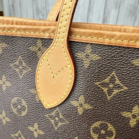 Louis Vuitton GM Neverfull Monogram Tote bag. Largest size this Bag Comes In. - Picture 8 of 17